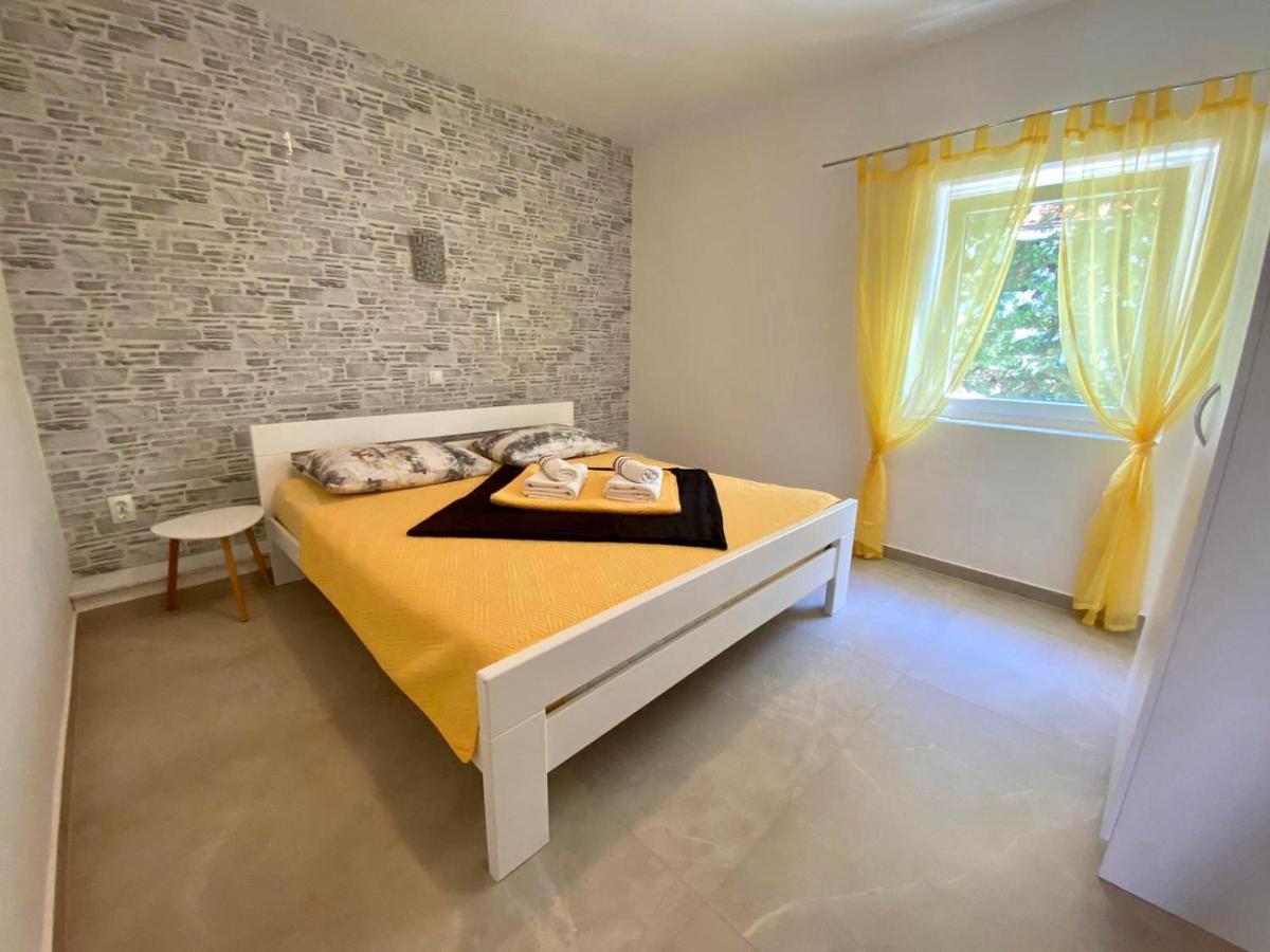 Apartments King - City Center Novalja Exterior photo